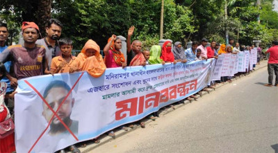 গ্রাম থেকে শহরে এসে ছেলে হত্যার বিচার চেয়ে কাঁদলেন মা, চাইলেন নিরাপত্তা